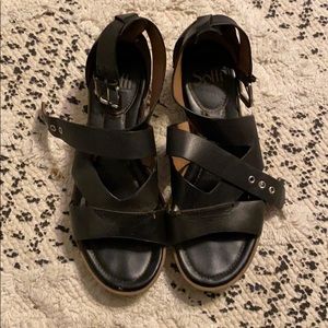 Black leather sandals Sofft